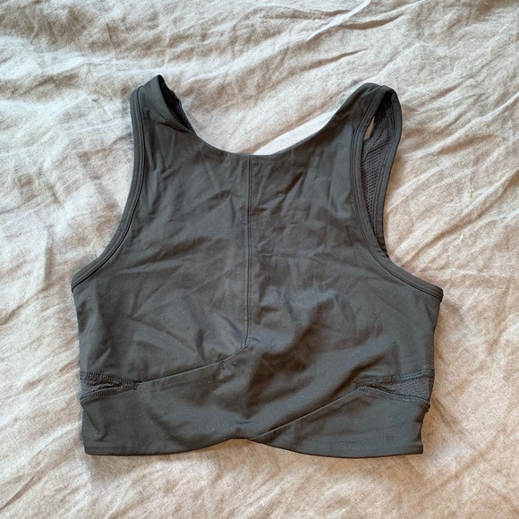 Lululemon cropped work out top/bra top, size xs - Picture 2 of 2